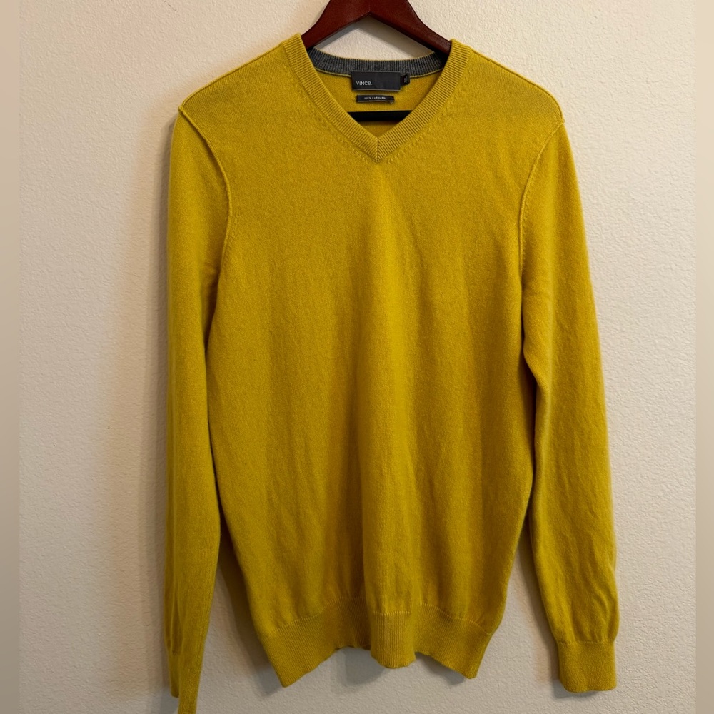 Vince 100% cashmere V-Neck Sweater